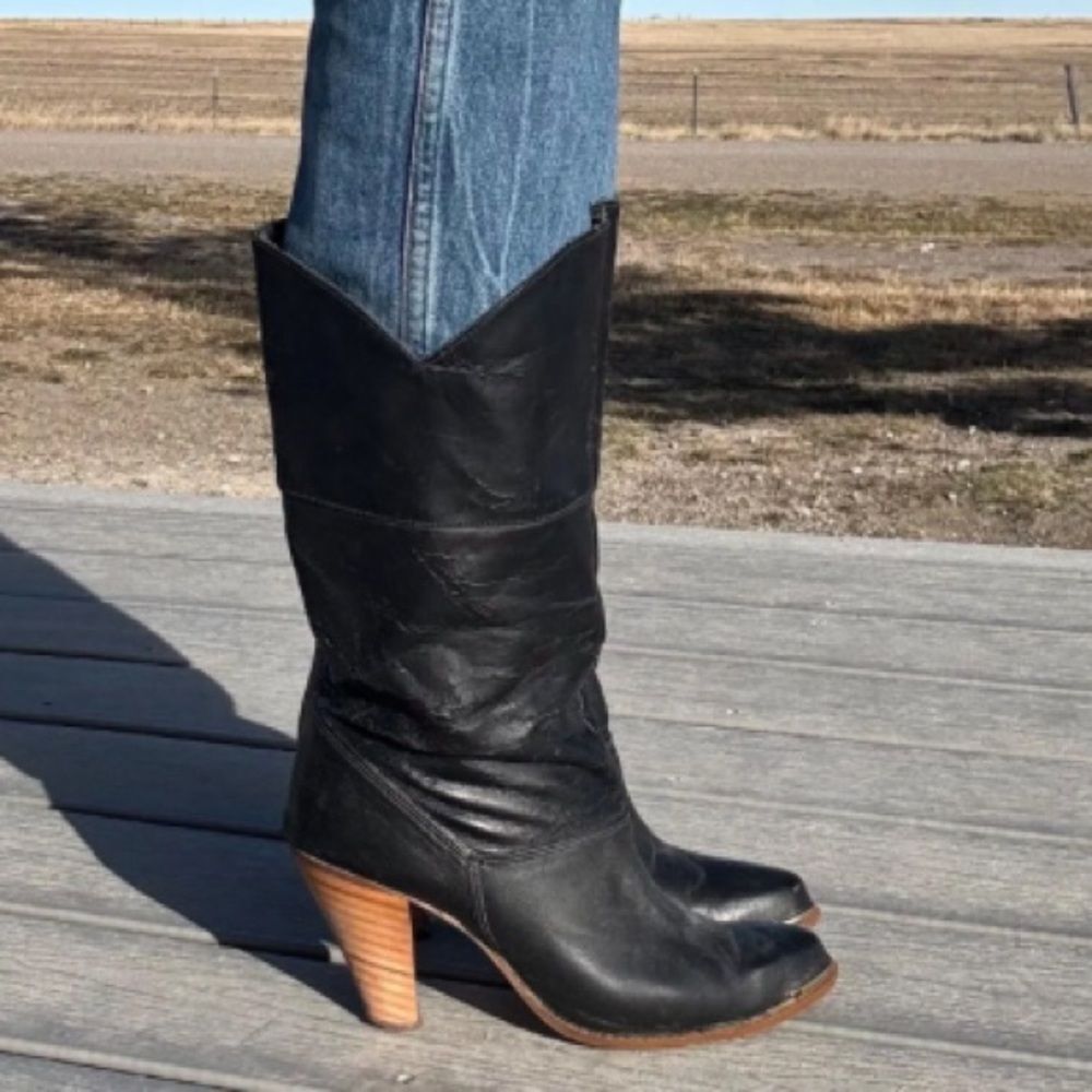 Vintage Chic Black Leather Heeled Boots Size 7 M